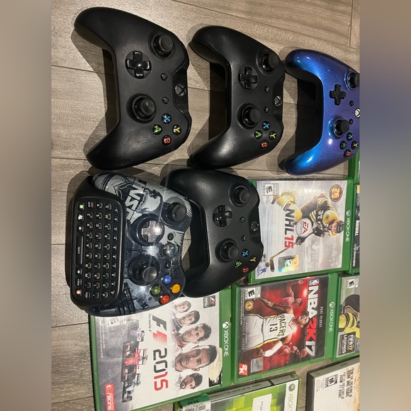 controllers and different xbox games - Picture 2 of 6